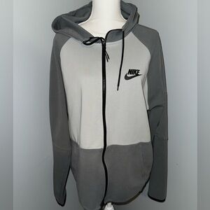 Men’s Nike Tech